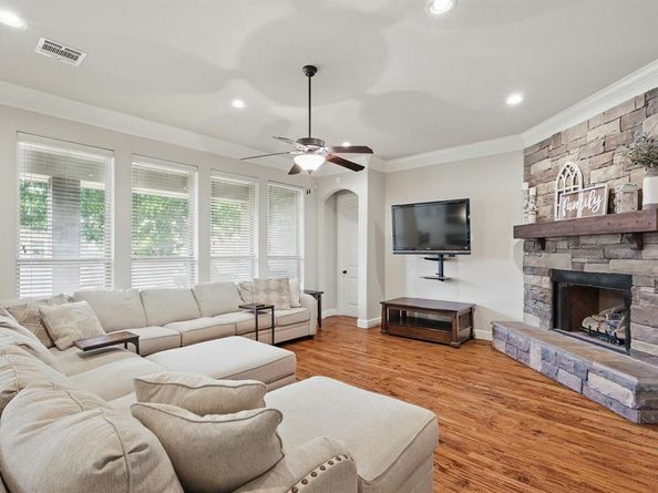 6902  Golf Green Drive , Arlington Texas 76001