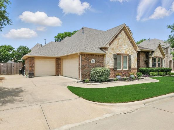 6902  Golf Green Drive , Arlington Texas 76001