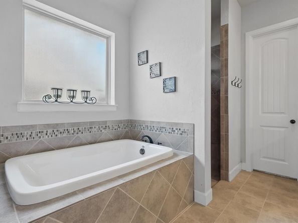 6902  Golf Green Drive , Arlington Texas 76001