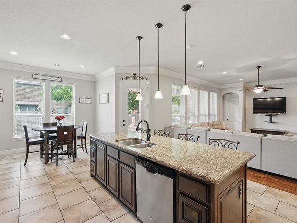 6902  Golf Green Drive , Arlington Texas 76001