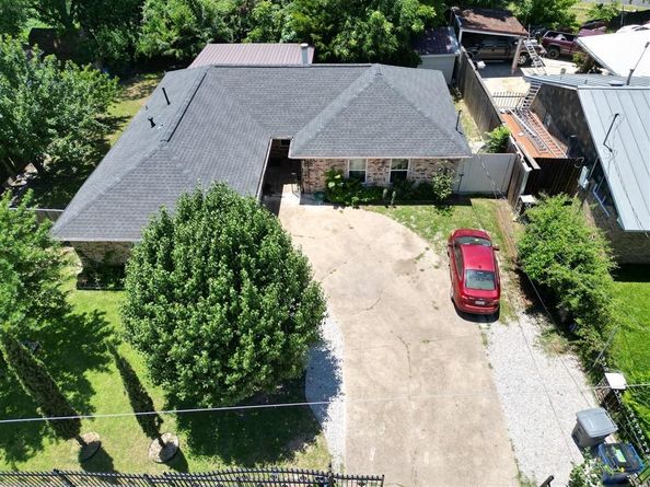 1825 E Shore Drive , Dallas Texas 75217