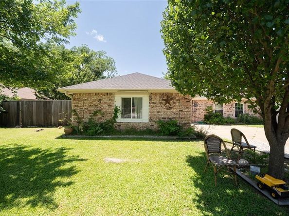 1825 E Shore Drive , Dallas Texas 75217