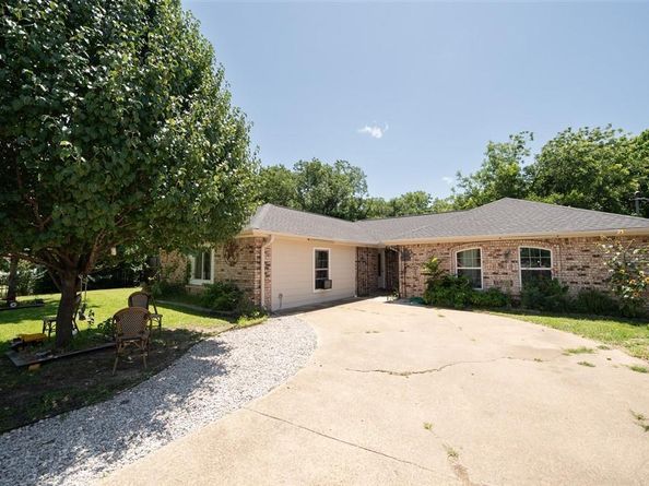 1825 E Shore Drive , Dallas Texas 75217