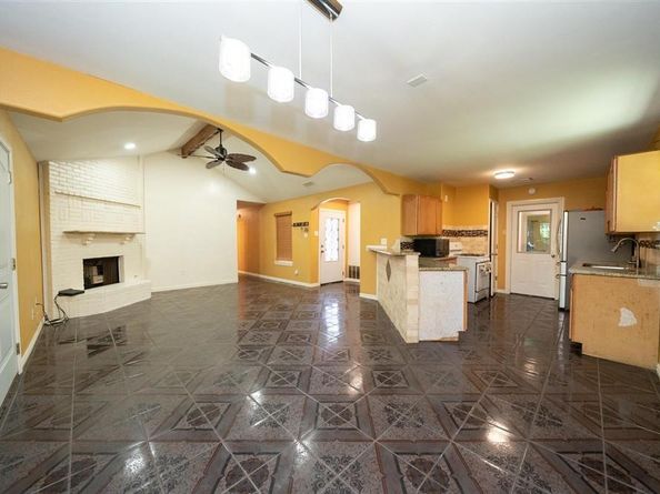 1825 E Shore Drive , Dallas Texas 75217