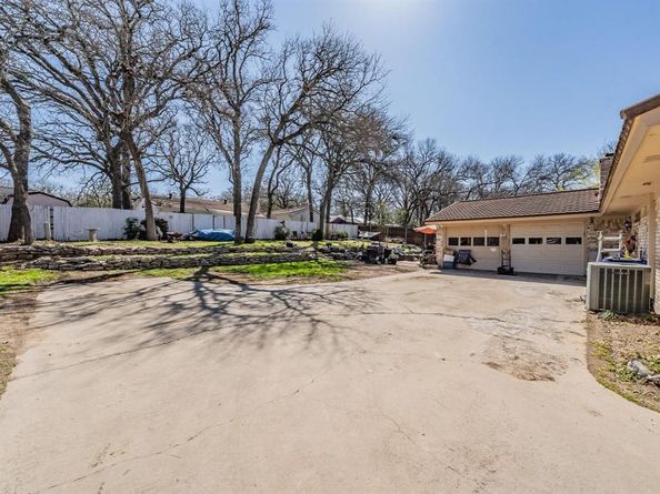 120  Timberlake Drive , Azle Texas 76020
