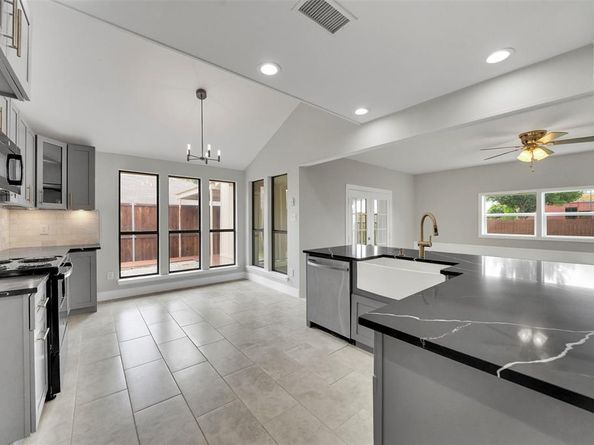 1506  Silverleaf Drive , Carrollton Texas 75007