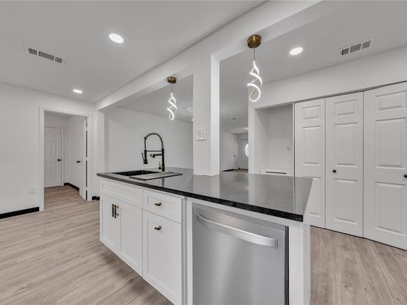 6506  Palm Island Street , Dallas Texas 75241