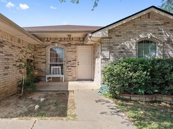 636  Yarrow Circle , Dallas Texas 75217