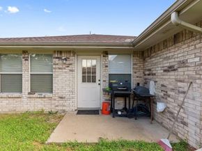 636  Yarrow Circle , Dallas Texas 75217