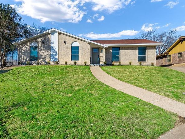 5945  Fox Hill Lane , Dallas Texas 75232
