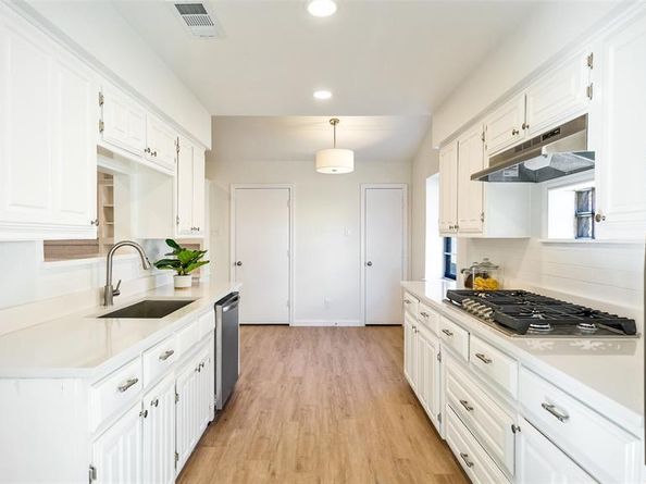 5945  Fox Hill Lane , Dallas Texas 75232