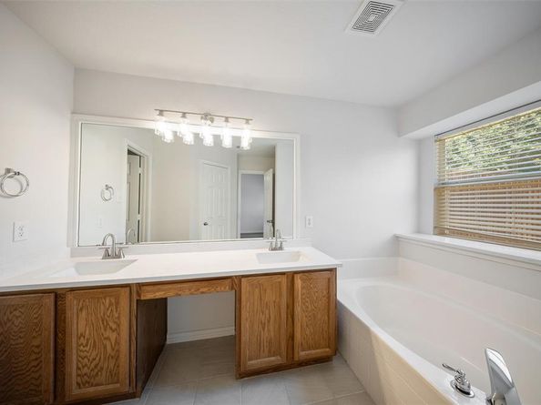 6000  Meadowglen Drive , Denton Texas 76226