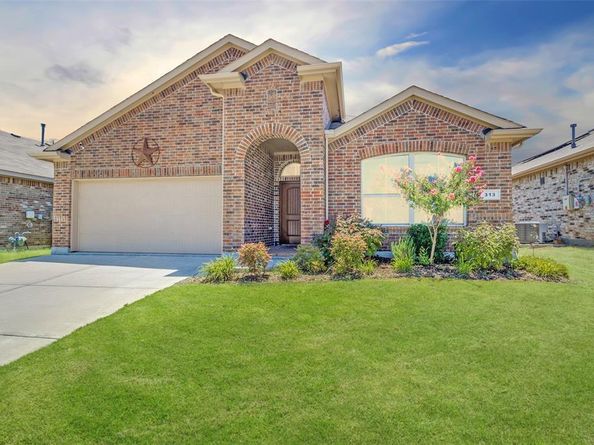 313  Oakbluff Drive , Denton Texas 76210
