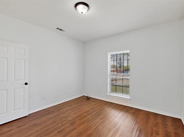 1302  Hendricks Avenue , Dallas Texas 75216