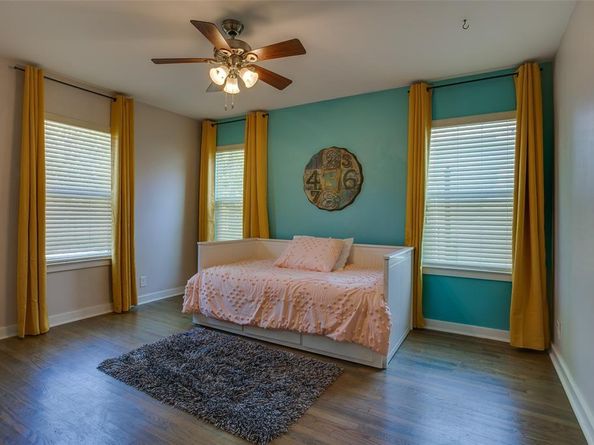 930  Burlington Boulevard , Dallas Texas 75208