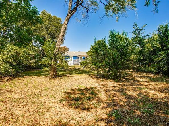 930  Burlington Boulevard , Dallas Texas 75208