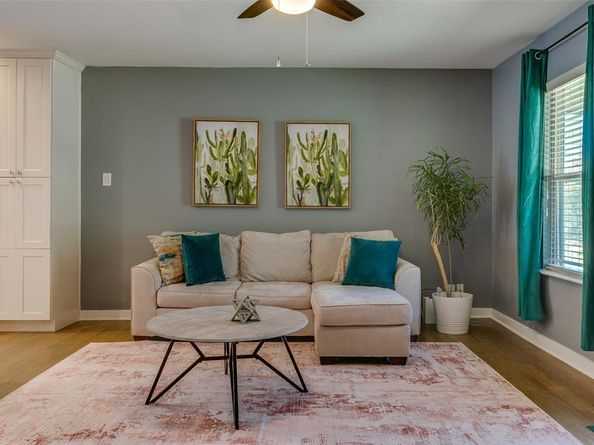 930  Burlington Boulevard , Dallas Texas 75208