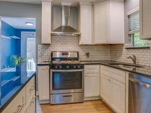 930  Burlington Boulevard , Dallas Texas 75208