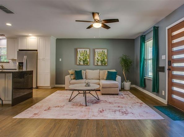 930  Burlington Boulevard , Dallas Texas 75208