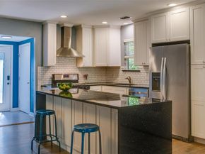930  Burlington Boulevard , Dallas Texas 75208