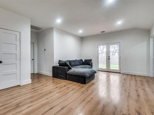 1818  Engle Avenue , Dallas Texas 75224
