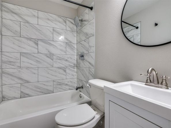 1818  Engle Avenue , Dallas Texas 75224