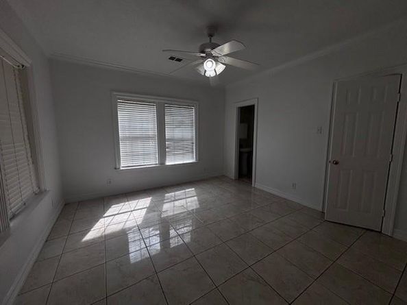 704 S Oakland Boulevard , Fort Worth Texas 76103