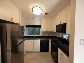 2643  Mccart Avenue , Fort Worth Texas 76110