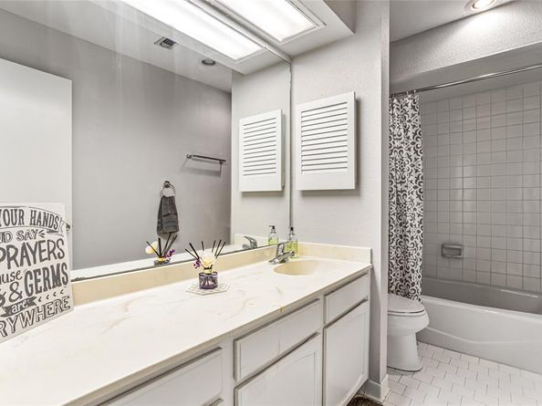 739  Oakwood Trail , Fort Worth Texas 76112