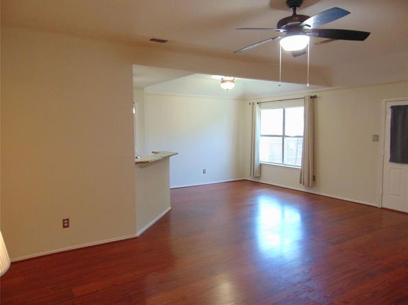 1425  Sunnymeadow Road , Lancaster Texas 75134