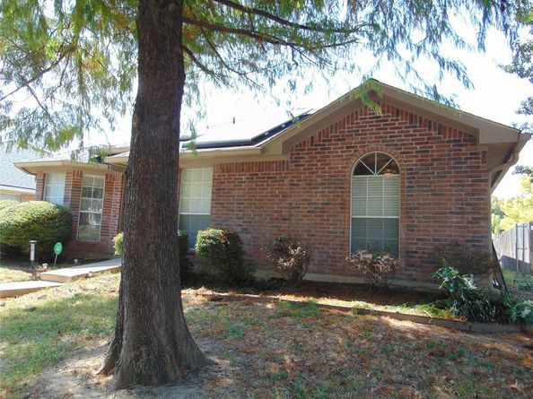 1425  Sunnymeadow Road , Lancaster Texas 75134
