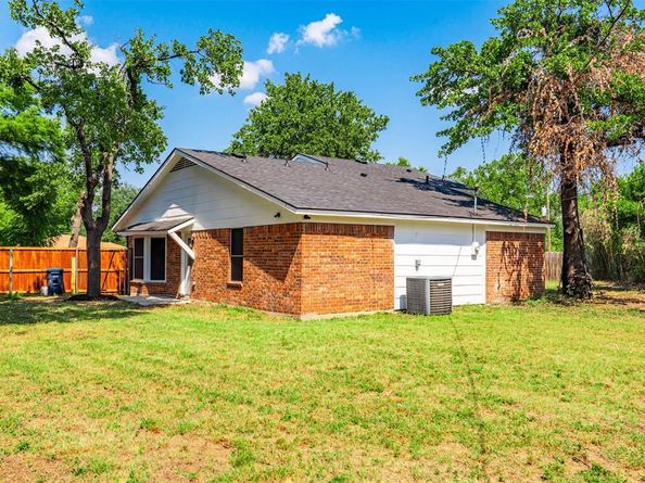 2859  Park Meadow Court , Fort Worth Texas 76112