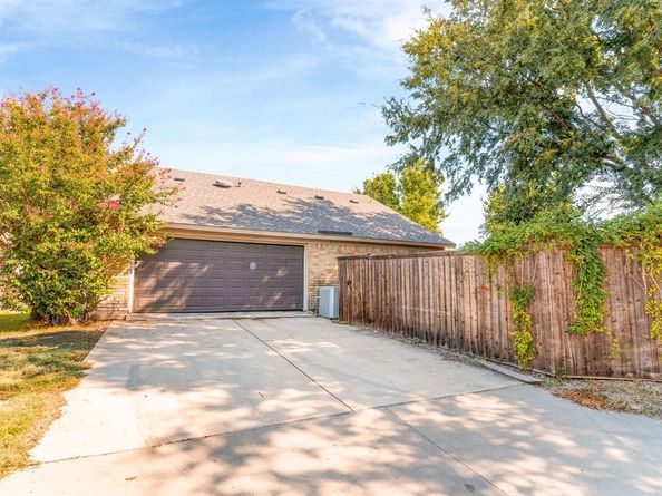1706  Hartford Drive , Carrollton Texas 75007