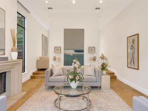 3845 N Versailles Avenue , Dallas Texas 75209