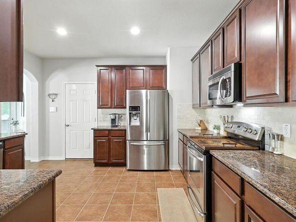 1624  Sea Pines Drive , Savannah Texas 76227