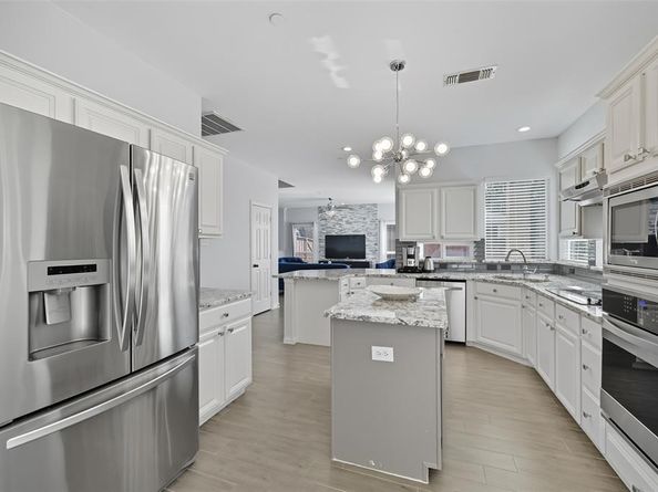 14613  Woodshadow Lane , Addison Texas 75001