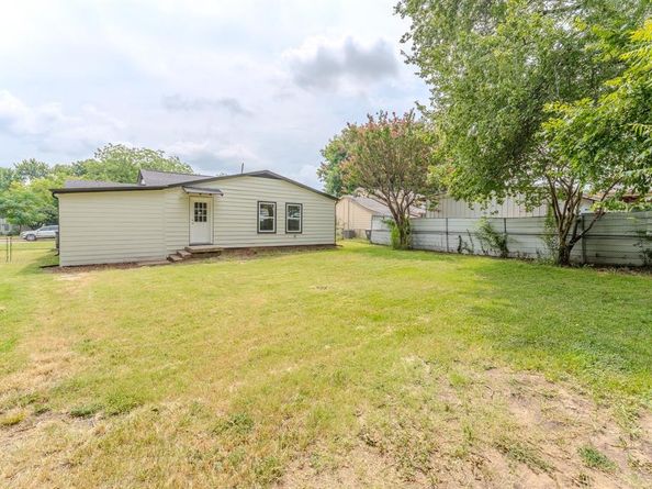 2817  Darby Drive , Dallas Texas 75227