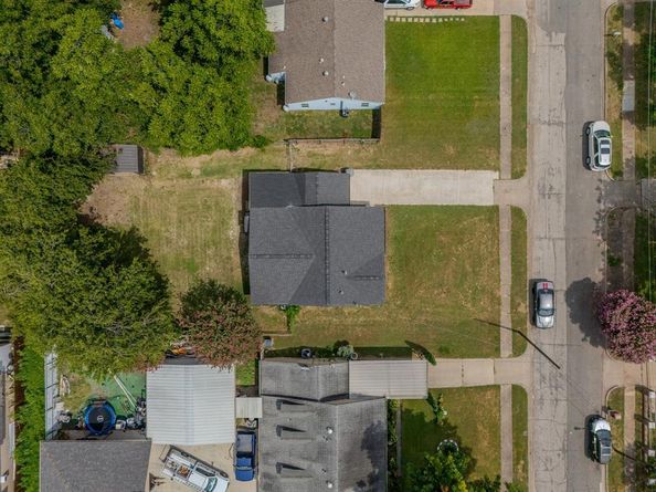 2817  Darby Drive , Dallas Texas 75227