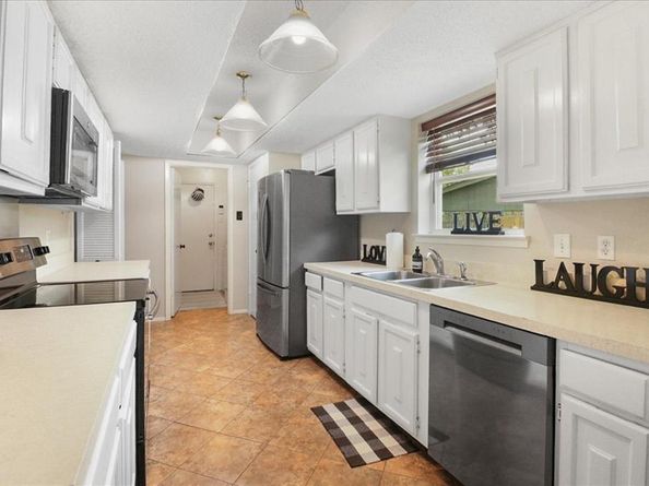 1600  Celeste Court , Arlington Texas 76012