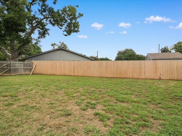 1600  Celeste Court , Arlington Texas 76012
