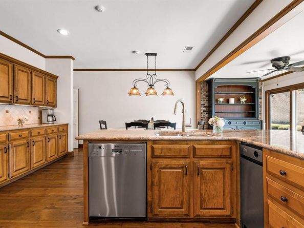 1424  Travis Circle S, Irving Texas 75038