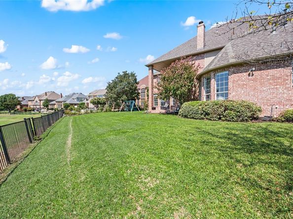 2038  Azalea Trail , Irving Texas 75063