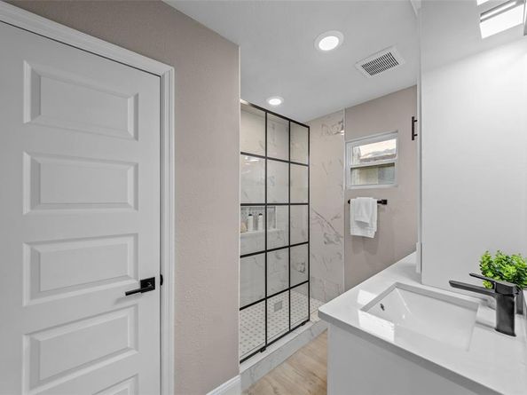1503 E Lakeview Drive , Dallas Texas 75216