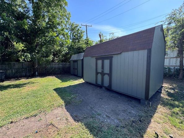 2608  Roseland Street , Fort Worth Texas 76103