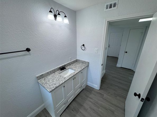 2608  Roseland Street , Fort Worth Texas 76103