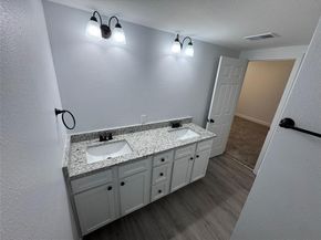 2608  Roseland Street , Fort Worth Texas 76103