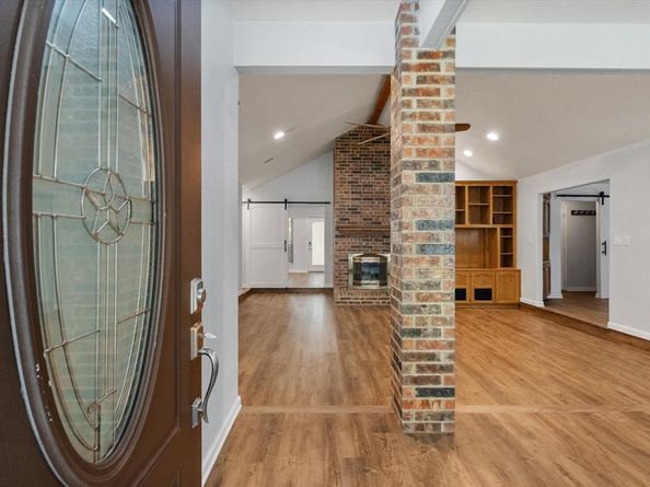 2206  Sand Creek Court , Arlington Texas 76006