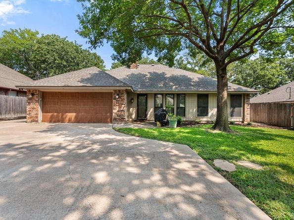 2206  Sand Creek Court , Arlington Texas 76006