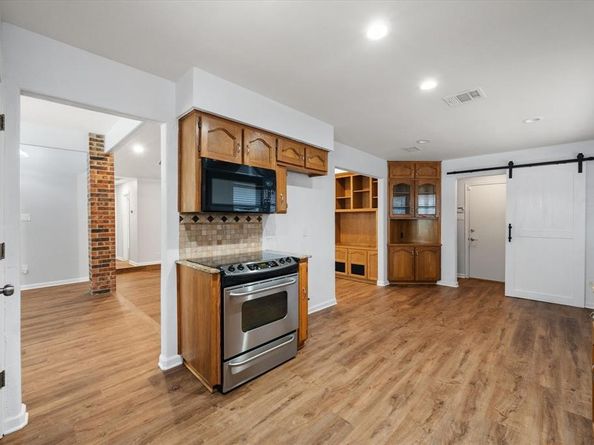 2206  Sand Creek Court , Arlington Texas 76006