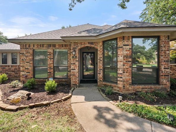 2206  Sand Creek Court , Arlington Texas 76006